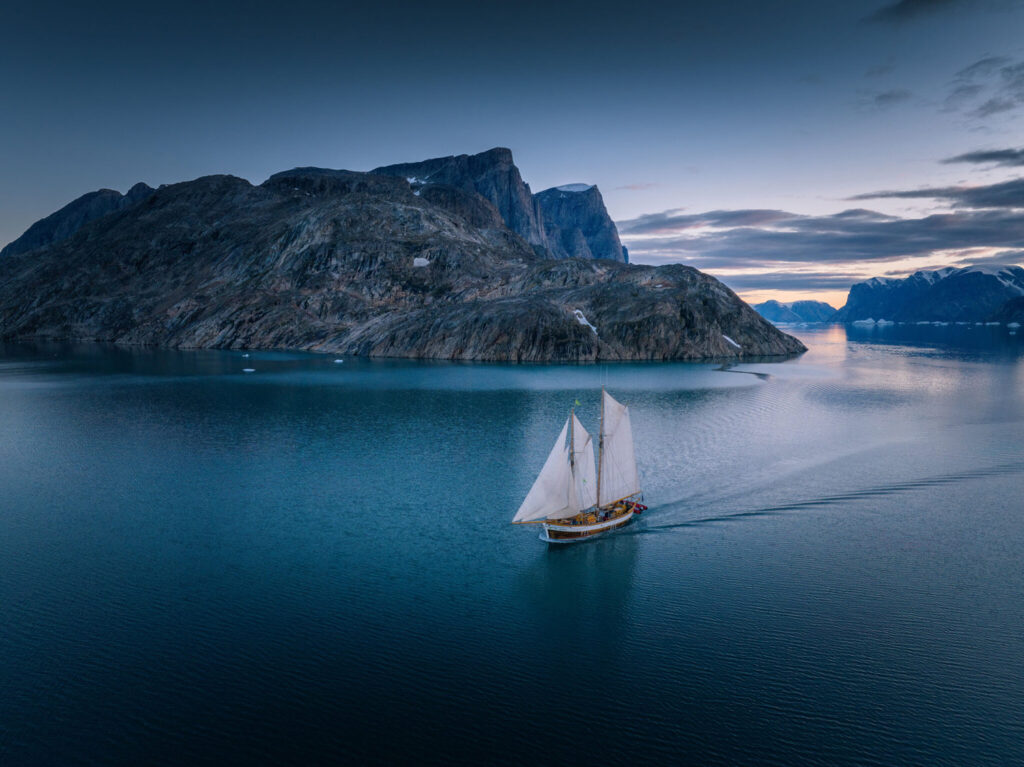 Schooner Hildur sailing in Scoresby Sound. Photo by Tobias Hägg (Airpixels)