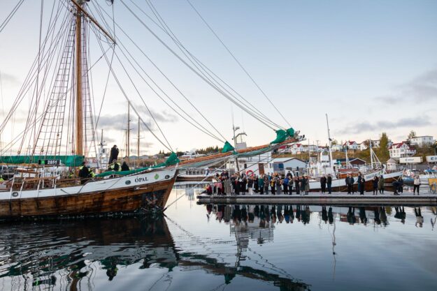 Kira Kira music performance onboard Schooner Opal